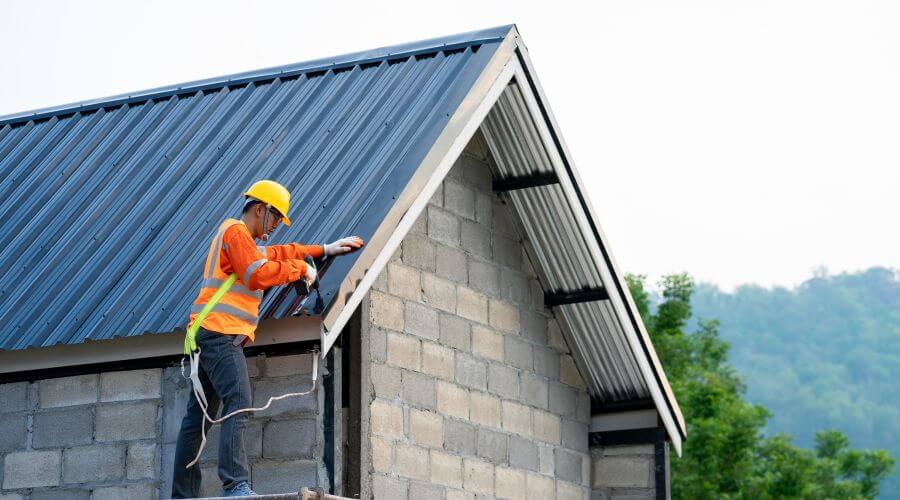 Expert Emergency Roof Repairs services in Paradise, MI